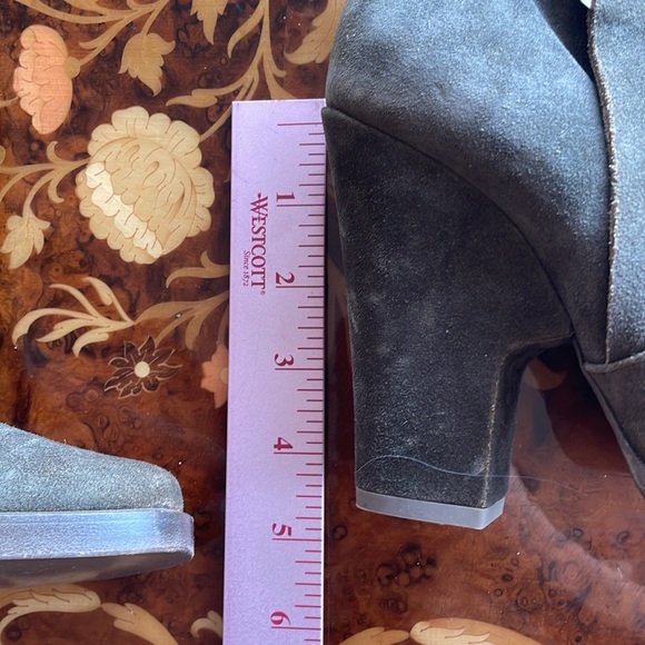 THEYSKENS THEORY dusky olive ankle boots sz6.5 Made in Italy SUEDE - Picture 5 of 7